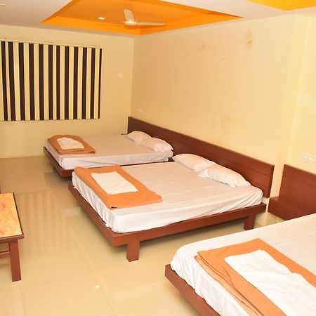 Bright Palace Restaurant And Residency Hotel Shimoga Exterior foto
